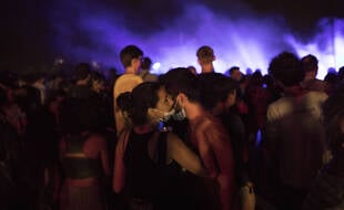 Les Marseillais profitent d'un dernier week-end avant l'annonce de nouvelles mesures pour lutter contre la propagation du Covid-19.