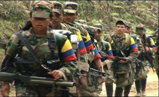 Un ex-militaire de l'armée colombienne et otage des Forces armées révolutionnaires de Colombie (FARC, marxiste) depuis le mois de mars, Alexander Cardona, est décédé en captivité, a annoncé mercredi sa propre mère Ana Lucia Marin après en avoir été elle-même informée par le CICR.