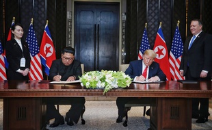 Kim Jong-un et Donald Trump lors de leur première rencontre à Singapour, le 12 juin 2018.