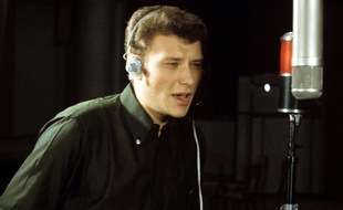 Johnny Hallyday en studio, en 1966.