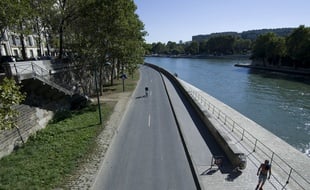 La voie sur berge rive droite fermee a la circulation apres la fin de Paris plage.