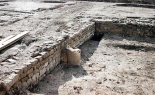 Les murs de la villa découverte près de Berre-L'étang présentent des enduits peints.
