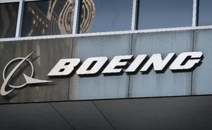Le logo de Boeing sur les locaux de l'entreprise à Chicago, le 28 janvier 2009