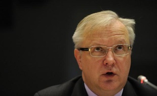 L'économie de la zone euro ne va redémarrer que lentement en 2013, a prévenu vendredi à Moscou le commissaire européen aux Affaires économiques Olli Rehn, qui a réaffirmé la possibilité d'accorder un délais à certains pays pour réduire leurs déficits.
