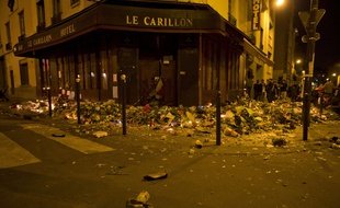 Un mouvement de panique s'est emparé de la foule qui rendait hommage aux victimes des attentats à Paris, le 15 novembre 2015.