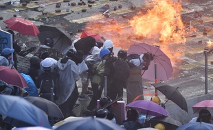 La mobilisation à Hong Kong, qui dure depuis plus de cinq mois, a basculé la semaine dernière dans une phase beaucoup plus radicale et violente.