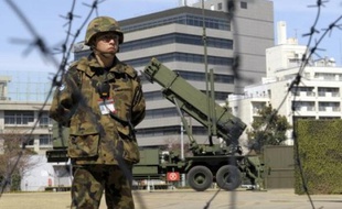L'armée japonaise a déployé des batteries de missiles anti-missiles à Tokyo et dans les environs en prévision du lancement d'une fusée par la Corée du Nord, que Tokyo et Washington soupçonnent d'être un essai de missile militaire, a annoncé dimanche le ministère de la Défense.