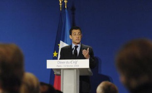 France's President Nicolas Sarkozy delivers a speech during the dinner with members of the Representative Council of France's Jewish Associations (CRIF) in Paris February 13, 2008. REUTERS/Gonzalo Fuentes (FRANCE)