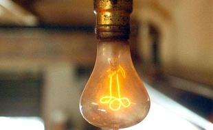 L'ampoule la plus vieille du monde, qui brille toujours en Californie, éclaire depuis 1901.