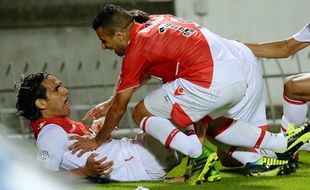 Le Colombien Falcao (à g.) qui vient de marquer son premier but avec Monaco le 10 août à Bordeaux.