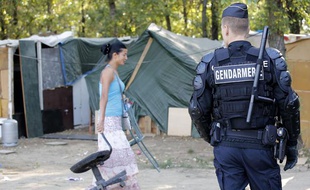 Evacuation d'un camp de Roms à Saint-Fons (Rhône), en France, le 6 septembre 2013.