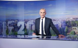 Gilles Bouleau sur le plateau du 20 heures de TF1 en septembre 2015
