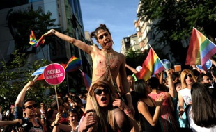 Non autorisée cette année, la gay pride s'était déroulée l'an dernier place Taksim à Istanbul, le 28 juin 2015