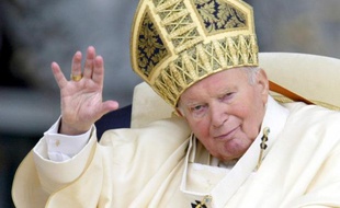 Un miracle attribué à Jean Paul II, survenu depuis sa béatification le 1er mai dernier, pourrait permettre de le faire saint rapidement, assure jeudi le magazine italien Panorama, affirmant s'appuyer sur une documentation parvenue au Vatican.