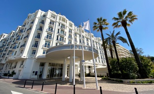 Face à l'épidémie de coronavirus, l'Hôtel Martinez, à Cannes, a cessé ses activités jusqu'à nouvel ordre.