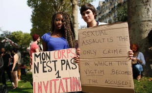 Plusieurs centaines de manifestants, essentiellement des jeunes femmes, ont participé dans plusieurs villes de France à la "Marche des salopes" ("SlutWalk") pour protester contre "la culpabilisation des victimes d'agressions sexuelles" et "le sexisme", ont constaté des journalistes de l'AFP.