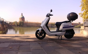 Ce lundi, l'opérateur Indigo Weel va déployer une flotte de 100 scooters électriques en libre-service dans les rues de la Ville rose.