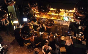 Les afterworks sont des occasions de découvrir ses collègues sous un nouveau jour.