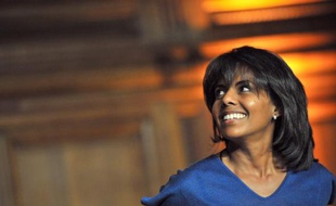 L'émission d'Audrey Pulvar sur i-TELE a été suspendue par la chaîne "en raison de la déclaration de candidature d'Arnaud Montebourg (Ndlr, son compagnon) +à la présidence de la République en 2012+ et de ce fait (...) aux primaires du PS", a annoncé lundi i-TELE.