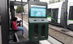 Un cendrier-sondage à la station de tramaway Du Chaffault (ligne 1).