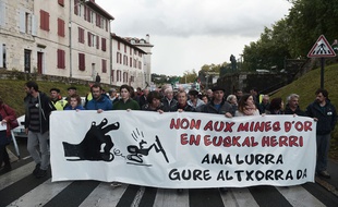 Manifestation à Bayonne le 16 septembre 2017 contre un projet de mine d'or au pays Basque