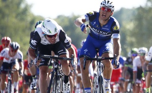 Germanys Marcel Kittel, right, reacts as he crosses the finish line with Britains Mark Cavendish during the fourteenth stage of the Tour de France cycling race over 208.5 kilometers (129.2 miles) with start in Montelimar and finish in Villars-les-Dombes, France, Saturday, July 16, 2016. (AP Photo/Peter Dejong)/ENA127/903461247547/1607161819