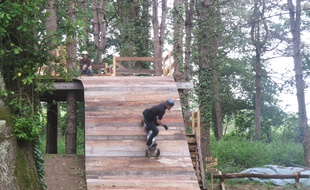 Un rider sur la rampe de lancement.