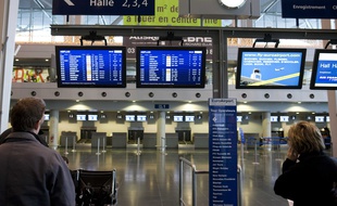 Dans le hall de l'aéroport Bâle-Mulhouse.