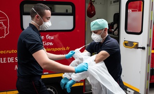 Les pompiers de Paris sont de plus en plus sollicités sur la pandémie de Covid-19
