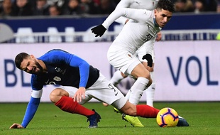 Giroud ouvre le score sur péno