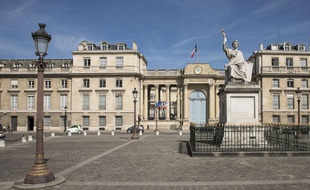 La place du Palais Bourbon à Paris, le 30 mars 2017.
