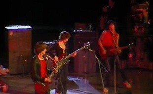Groupe Téléphone sur la scène de l'Empire, le 7 janvier 1979. Capture d'écran de l'émission Chorus.