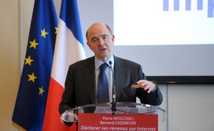 Le ministre de l'Economie Pierre Moscovici a estimé que Jean-Louis Borloo était "soumis à l'UMP" et "perdu dans la même outrance", en réaction aux critiques du dirigeant centriste contre François Hollande dans Le Parisien dimanche.