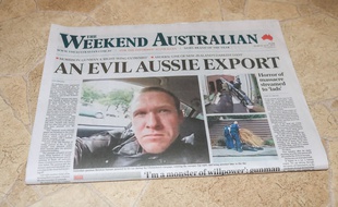 Le suspect des attentats de Christchurch, Brenton Tarrant, à la une d'un journal australien le 16 mars 2019.