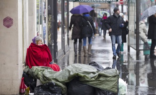 Une femme sans domicile fixe à Paris (illustration).