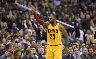 LeBron James a porté les Cavs vers la victoire lors du choc contre les Wizards (140-135 a.p.), le 6 février 2017.