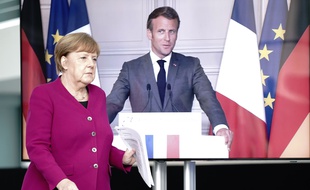 La chancelière Angela Merkel et le président Emmanuel Macron, donnent une conférence de presse commune le 18 mai sur la relance de l'Union européenne.