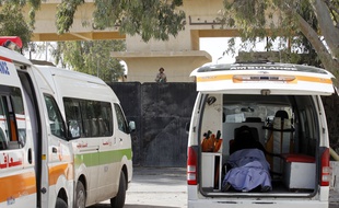 Des ambulances égyptiennes, le 5 décembre 2013. (Illustration)