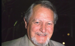 Clive Cussler en 2004.