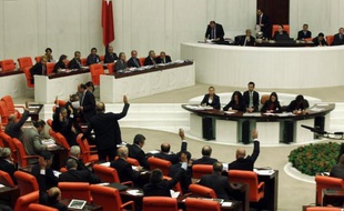 Le Parlement turc a adopté mercredi soir une série d'amendements controversés qui renforcent le contrôle de l'Etat sur internet, dénoncés "liberticides" par l'opposition turque et de nombreuses ONG, ont rapporté les médias turcs.