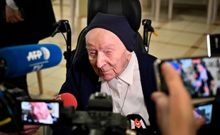 Soeur André lors de son 116e anniversaire.