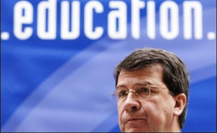 L'annonce de l'assouplissement de la carte scolaire, qui doit aboutir à terme à sa suppression, ne suscite pour l'heure aucun afflux de demandes sauf en région parisienne et plus particulièrement à Paris, considérée comme la capitale du contournement.