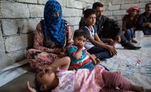 De retour à Mossoul après six mois dans un camp de déplacés, cette famille attend la construction de sa nouvelle maison.