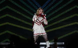 Un tribunal de Saint-Pétersbourg a déclaré lundi à l'AFP qu'il déciderait d'ici à la fin de la semaine de la suite à donner à une plainte déposée contre la star américaine Madonna pour son soutien aux homosexuels pendant un concert local.