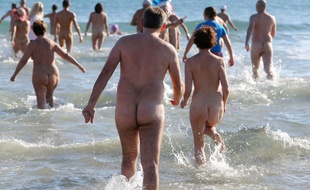 Naturistes au Cap d'Agde (illustration).