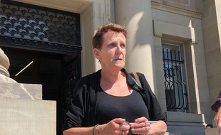 Marlène Lutz, la « gilet jaune » qui avait reçu le coup de matraque de la part du policier, le 12 janvier.