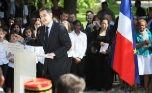 Le président français Nicolas Sarkozy a dénoncé samedi, lors d'une cérémonie commémorant l'esclavage, le régime birman, "éminemment condamnable, qui empêche le débarquement de vivres" dans ce pays "ravagé par la nature".