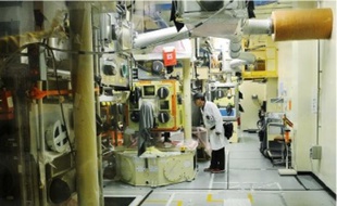 Une mesure du niveau de radioactivité dans l'Atelier de plutonium (ATPU) à Cadarache, le 15 octobre dernier.