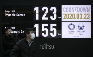Un panneau affiche le compte à rebours avant les Jeux olympiques et paralympiques de Tokyo, le 23 mars 2020.