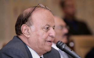 Le nouveau président du Yémen s'engage à continuer de travailler à unifier l'armée, qui s'est divisée lors d'un soulèvement contre son prédécesseur, et à combattre sans trêve les activistes d'Al-Qaïda.